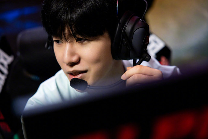 随着比赛深 随着比赛深